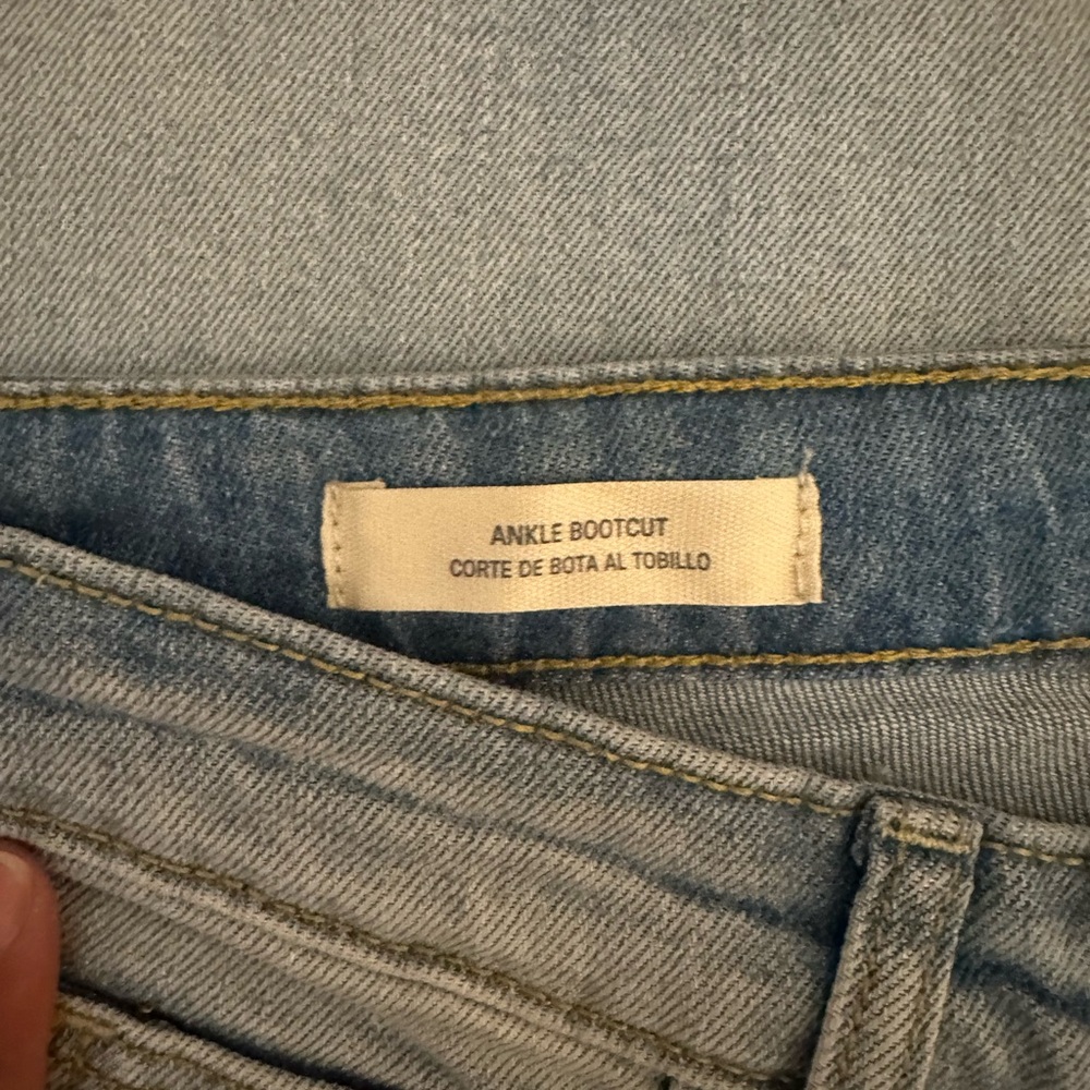 Universal Thread Jeans Size 4 - image 3